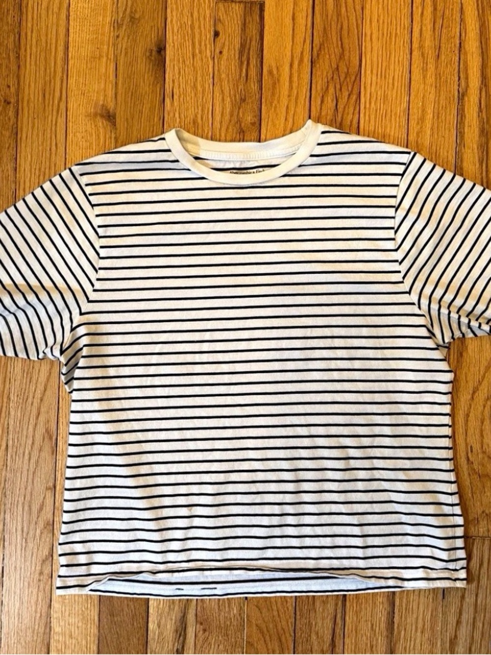 Abercrombie & Fitch White Tee with Black and White Stripes Size M